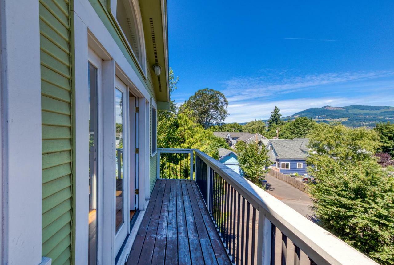 Azusa House Hood River Exterior photo