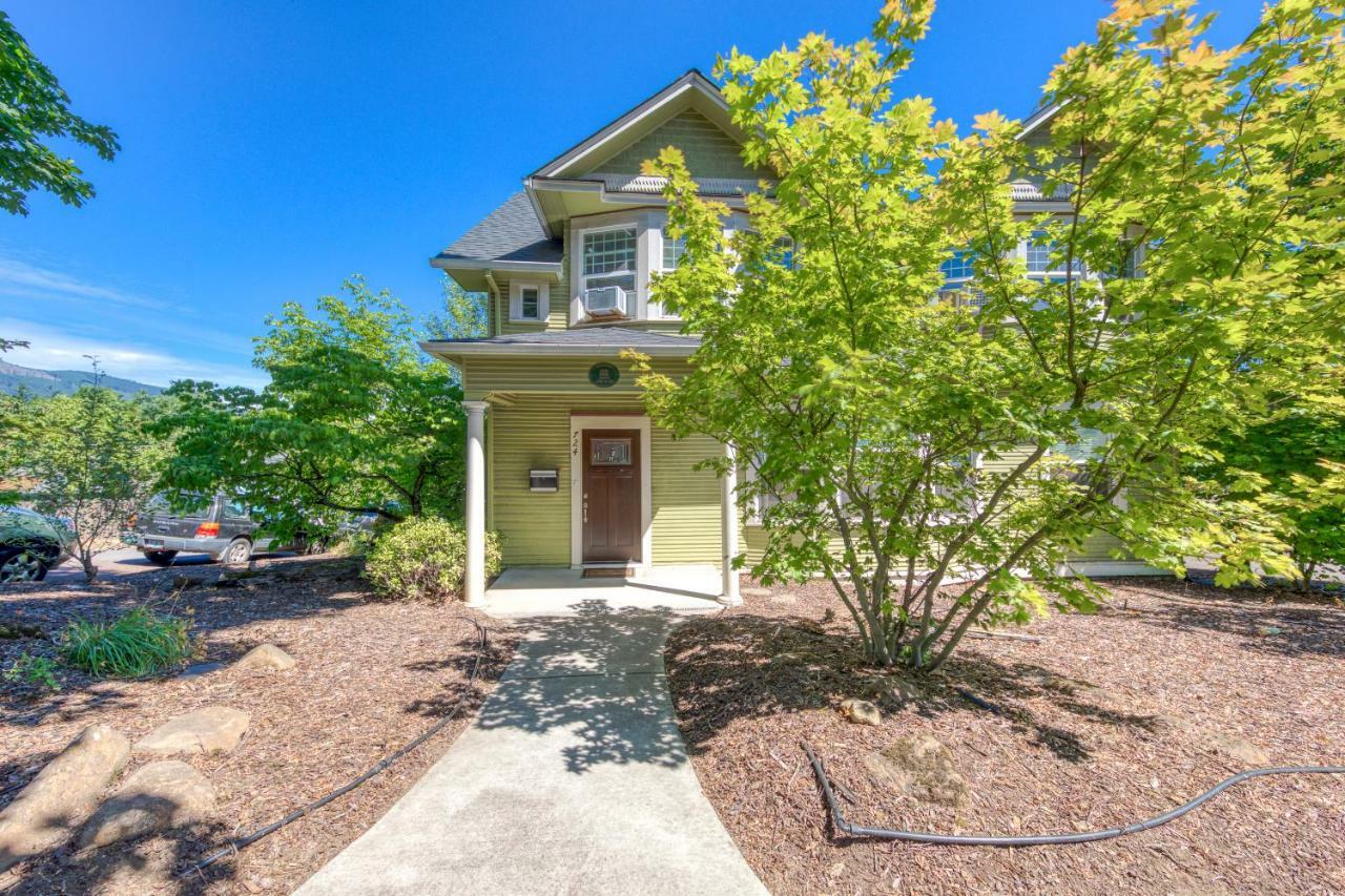 Azusa House Hood River Exterior photo